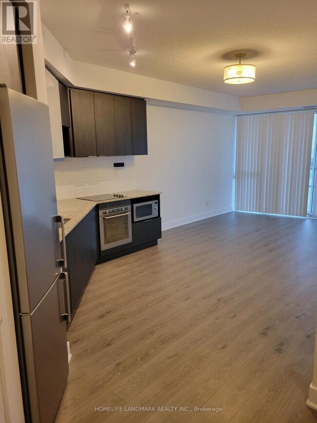 Photo du bâtiment - 99 The Donway W