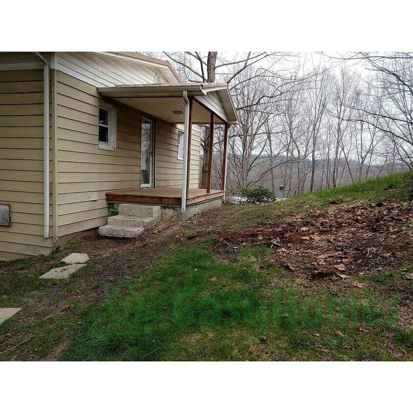 1015 Petrey St SE, Norton, VA 24273 House Rental in Norton, VA