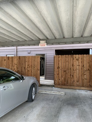 reserved parking/backdooor - 8020 Braesmain Dr