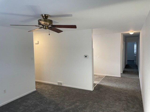 Living Room / Dining room - 143 Roesch Ave