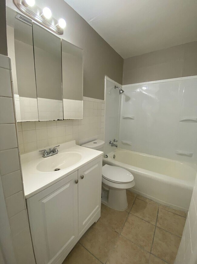 Foto del edificio - 4 Bedroom House Available