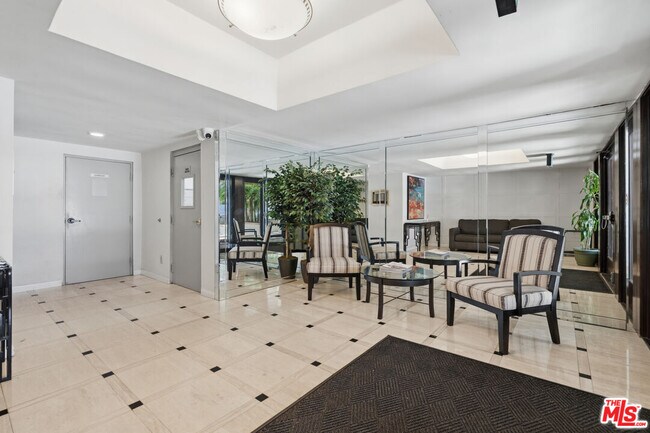 Foto del edificio - 1242 S Barrington Ave