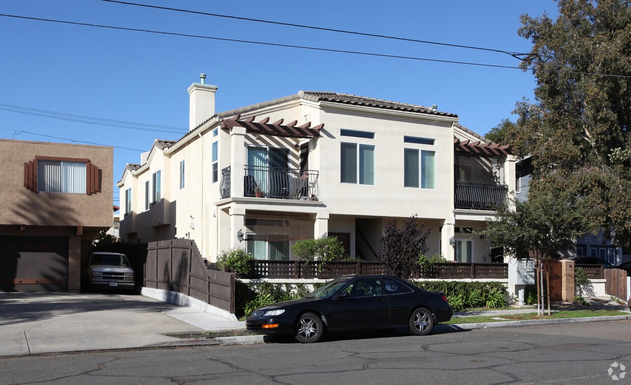 Primary Photo - 4050-4052 32nd St