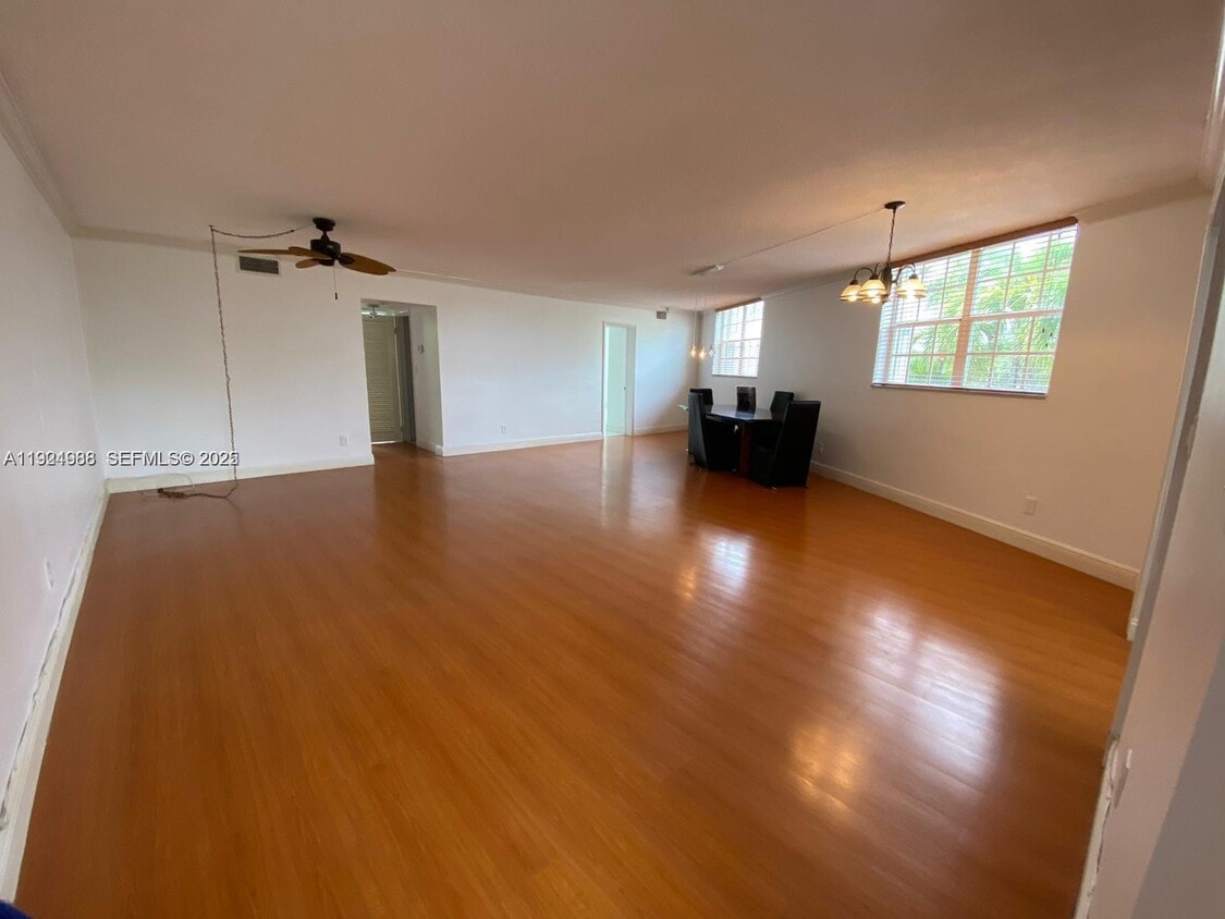 Foto principal - 1800 79th Street Causeway