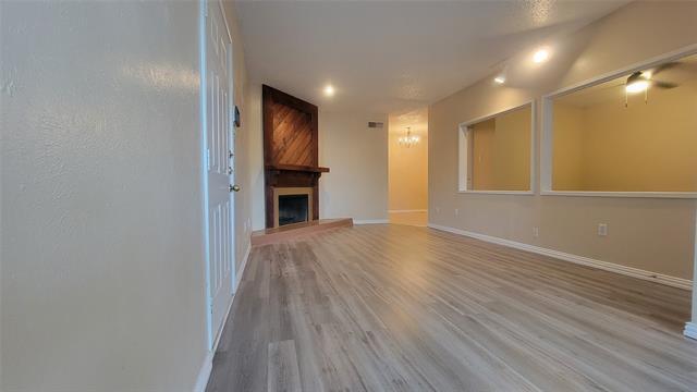 Foto del edificio - 9254 Forest Ln