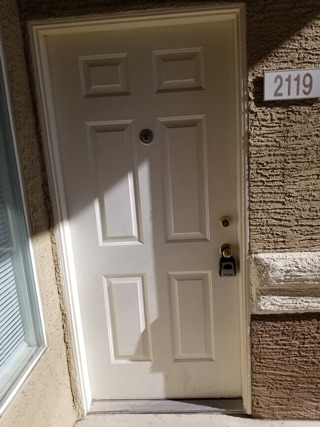 Foto del edificio - 8070 W Russell Rd