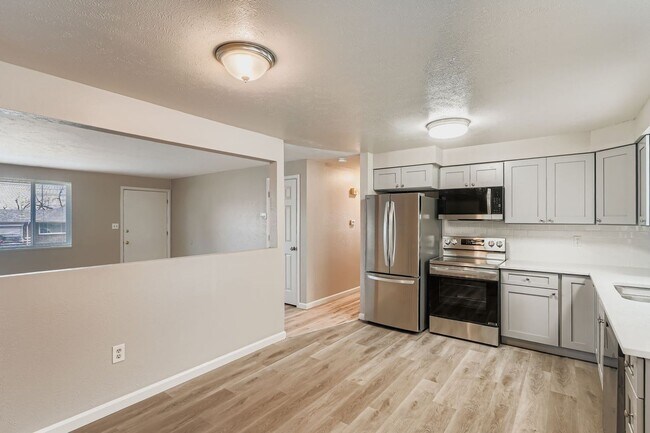 Foto del edificio - Beautifully Remodeled 3-Bedroom Ranch in Quiet West Arvada Neighborhood
