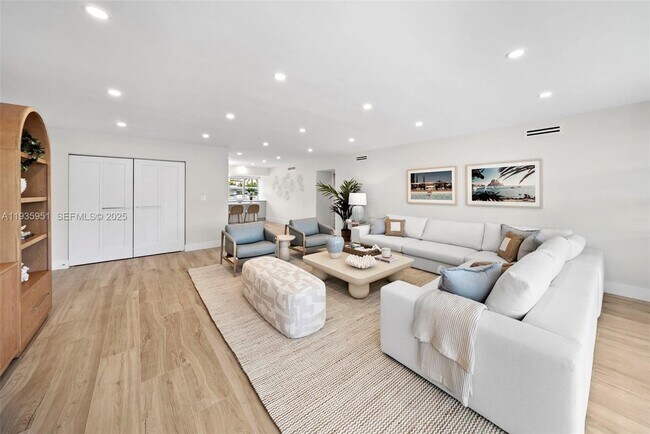 Building Photo - 10001 E Bay Harbor Dr