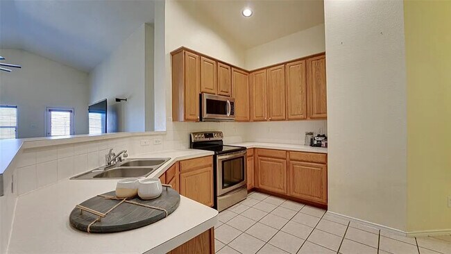 Foto del edificio - Room in House on Winterberry Ln