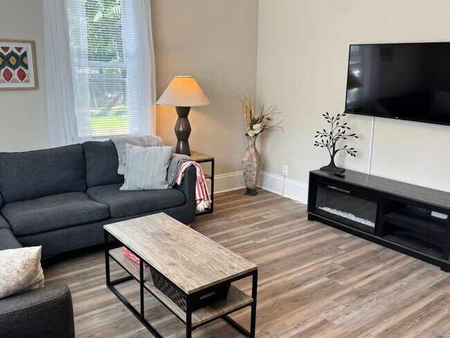 Foto del edificio - 214 E Horah St