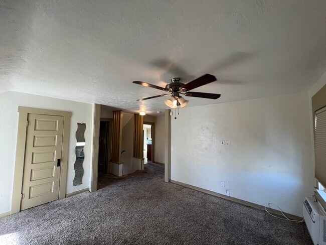 Foto del edificio - 4367 Jurupa Avenue, Unit Upper