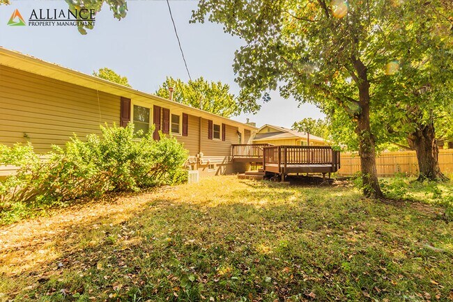 Foto del edificio - 360° VIRTUAL TOUR ~ Fenced Yard ~ Close to...