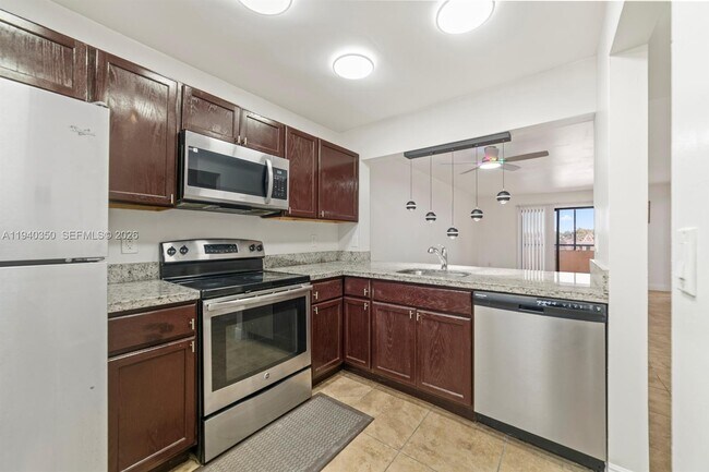 Foto del edificio - 880 NE 207th Terrace