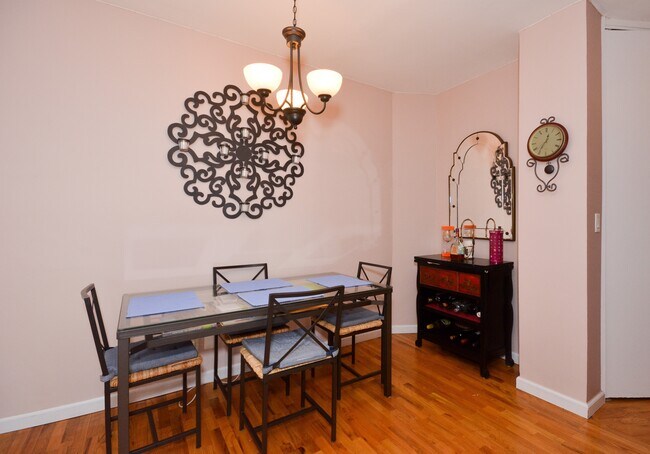 Foto del edificio - Large Rental West of Parkway