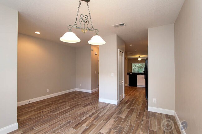 Building Photo - 15765 Fishhawk Falls Dr