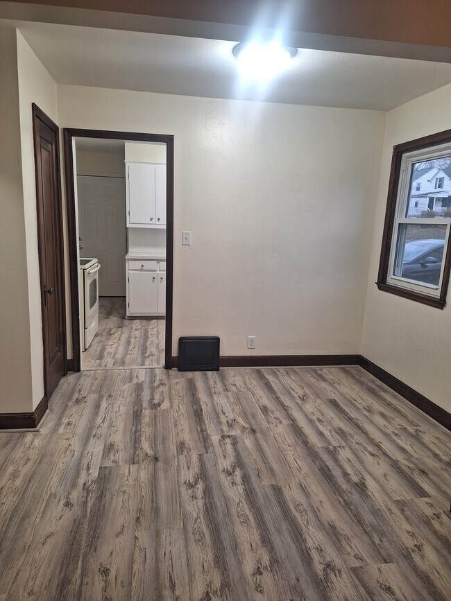 Dining area - 264 Rhein Ave