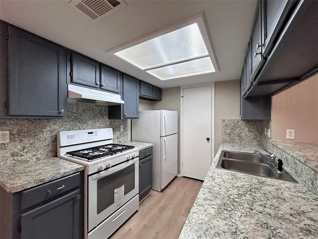 Building Photo - 12300 Deer Falls Dr