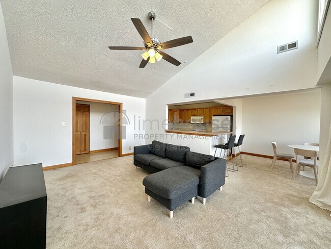 Foto del edificio - 3908 Whispering Oaks Pl