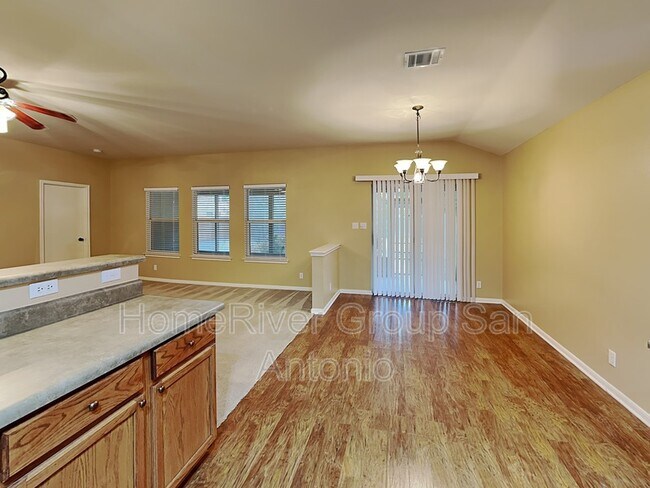 Foto del edificio - 8811 Hetherington Dr