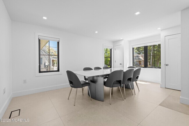 Foto del edificio - 325 Oakley Ave