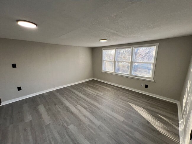 Building Photo - Charming 3-Bedroom Lower-Level Duplex