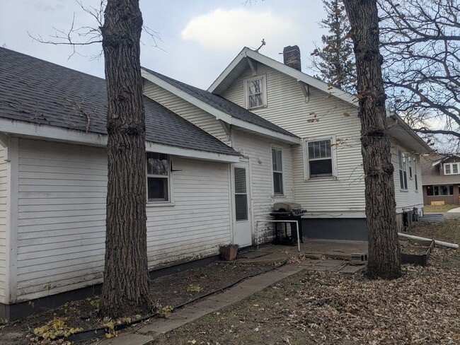 Building Photo - 1102 Kenwood St