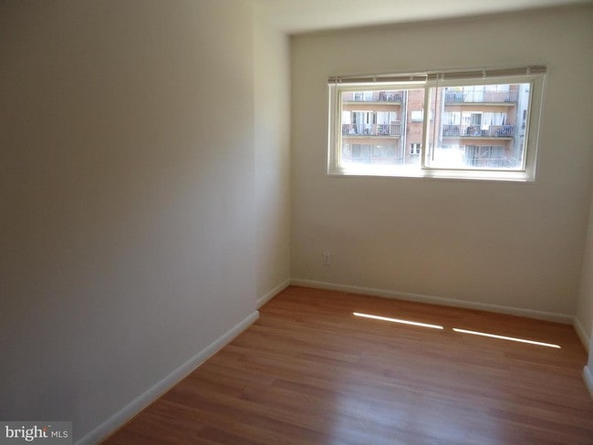 Building Photo - 5851 Quantrell Ave