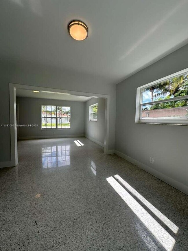 Building Photo - 1189 NW 45th Ave