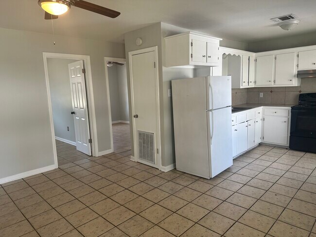 Building Photo - Savoy apartments