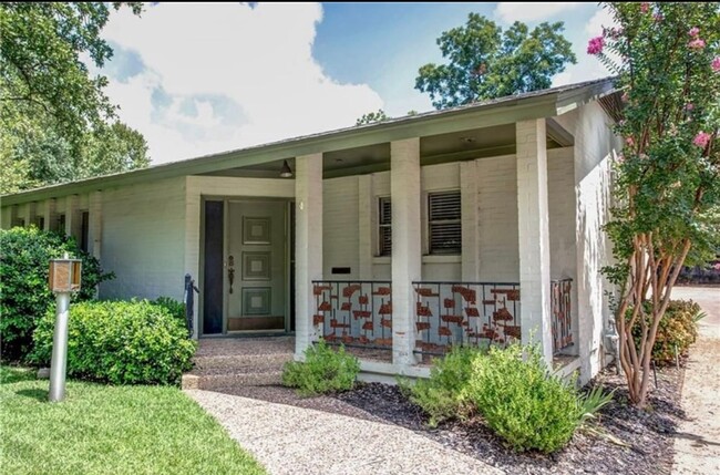 Building Photo - MIDCENTURY MODERN HOME IN CRESTWOOD