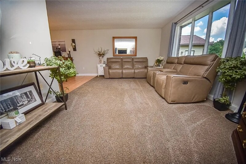 10266 Huntington Park Dr Strongsville, OH 44136 – photo 2