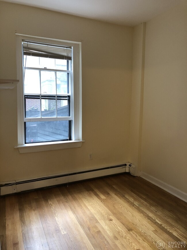 Building Photo - 28 Phillips St