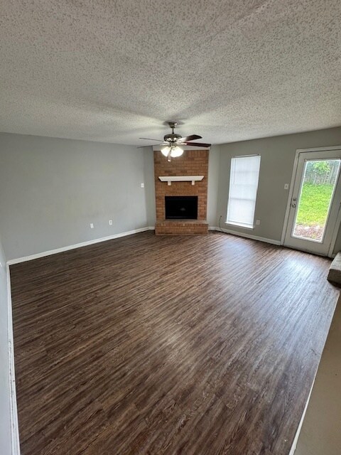 Foto del edificio - 5538 Oak Branch Cir N