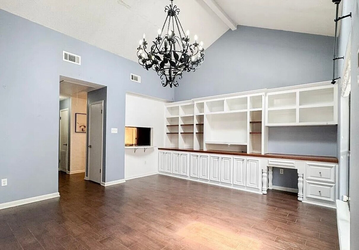 Primary Photo - 1 Bed 1 Bath Condo with Community Pool and...