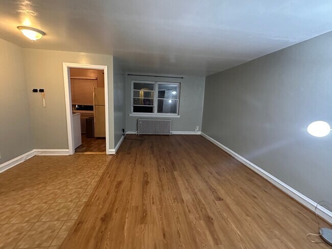 Living Room space - 1335 E Sedgwick St