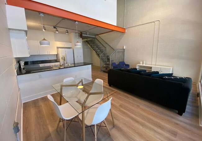Building Photo - 2515 SW 35th Pl