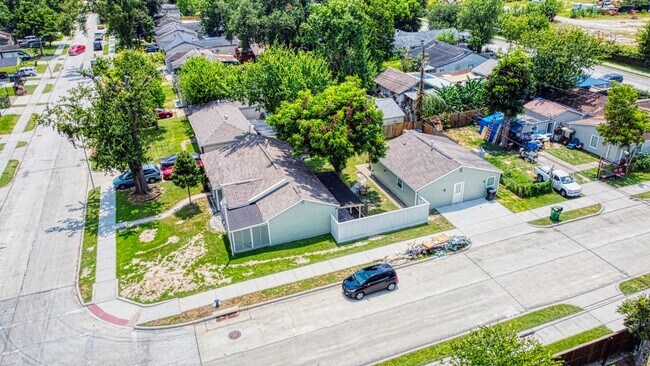 Foto del edificio - 7557 Meadowview Dr