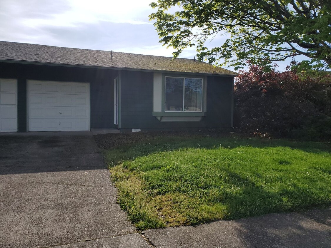 Primary Photo - 2 Bedroom 1 Bath Duplex