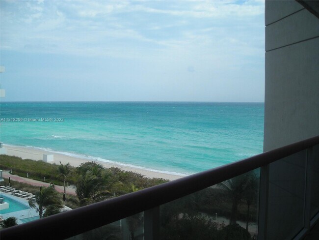 Foto del edificio - 6767 Collins Ave