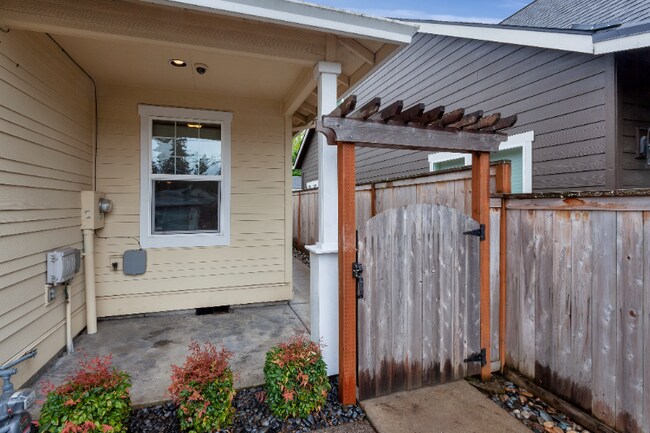 Building Photo - 14834 SE Arista Dr