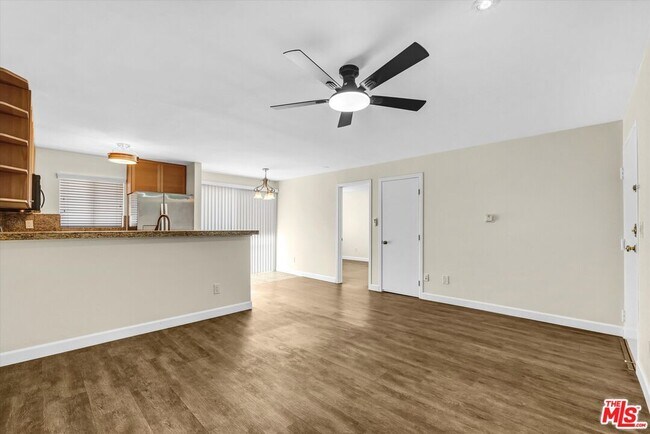 Building Photo - 18530 Hatteras St