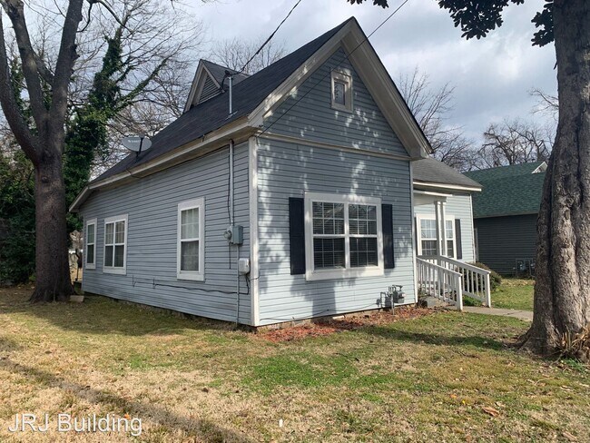 Foto del edificio - 3 br, 2 bath House - 1235 W. 10th Street
