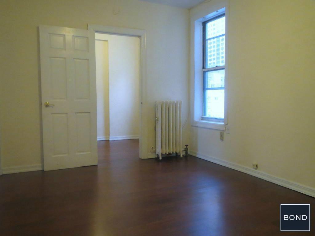 Primary Photo - 406 W 44th St