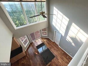 Building Photo - 5556 Village Center Dr