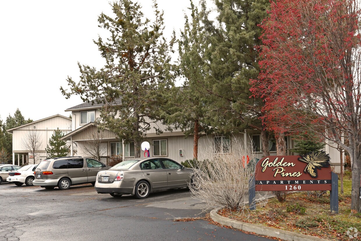 Building Photo - Golden Pines Apartments