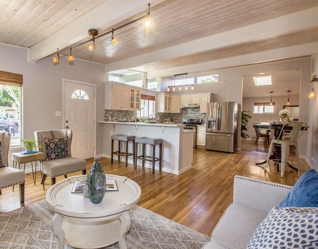 Foto principal - 3 br, 2 bath House - 1629 Sunset Drive