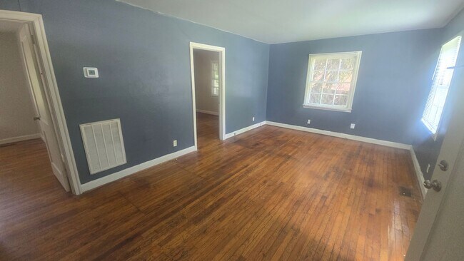 Building Photo - Forest Acres