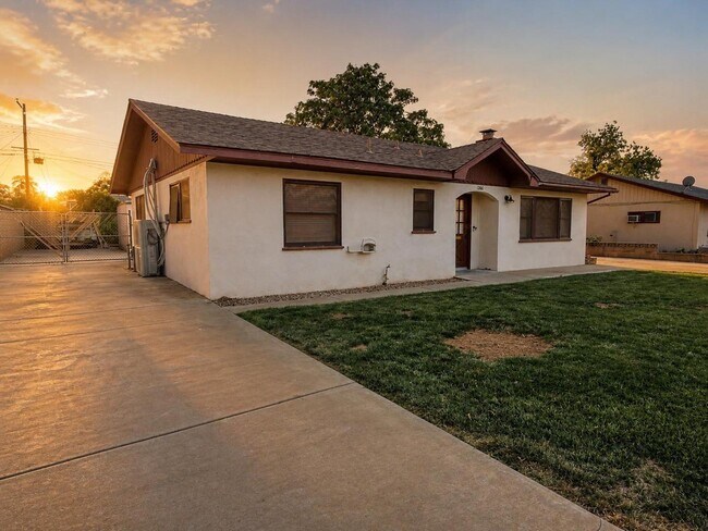 Building Photo - 1266 Elm Ave