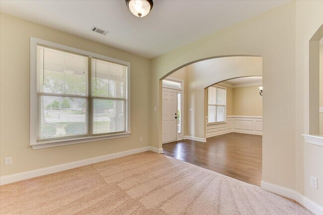 Foto del edificio - 4215 Windslow Dr