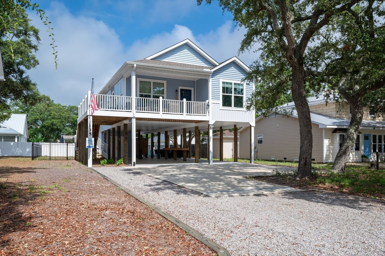 Foto principal - NEW, CLEAN OFF-SEASON RENTAL NOVEMBER THRO...